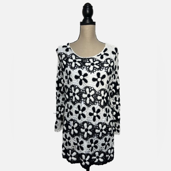 TANJAY BLACK AND WHITE CROCHET TUNIC SWEATER size Medium - Picture 1 of 5